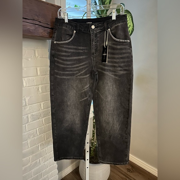 Flamingals Wash Mid Waist Straight Leg Crop Jeans Size Medium NWT - Picture 8 of 9